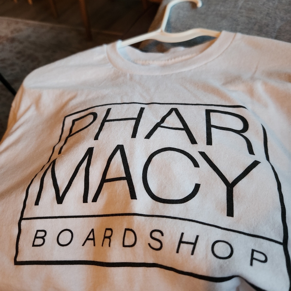 Pharmacy  board shop  T shirt sz med